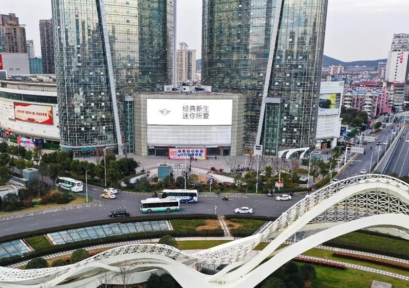 武漢光谷國際廣場裸眼3d大屏廣告