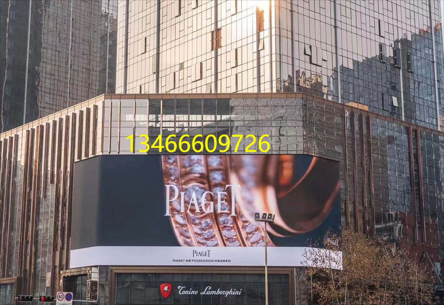 成都蘭博基尼中心裸眼3d大屏廣告